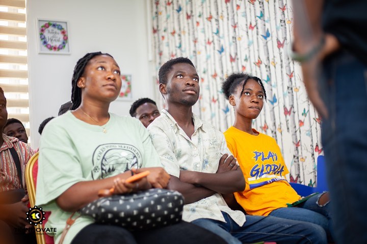 Streetversity students collaborating